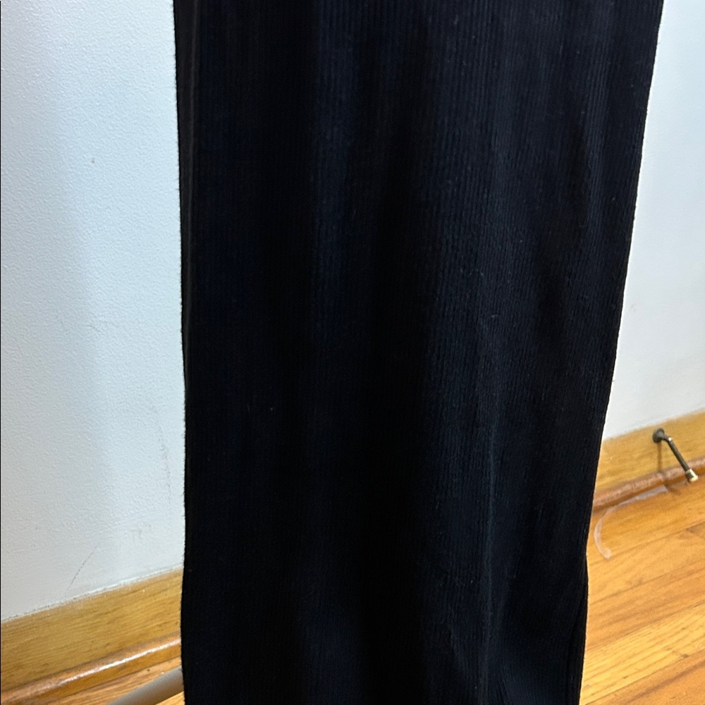 Elegant Black and White open lower back Maxi Dress - Picture 3 of 9